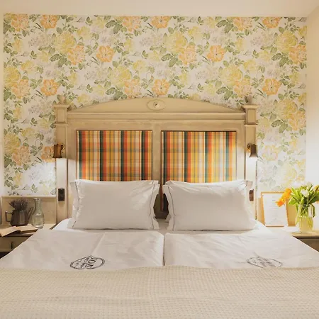 Nomad & Glamping Hotel