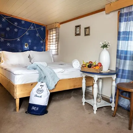 Nomad & Glamping 3*