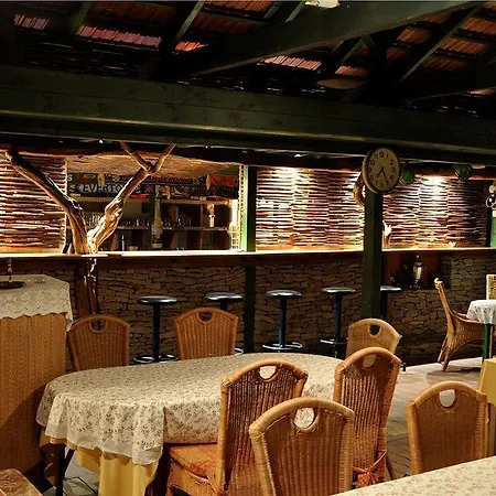 Nomad & Glamping 3* Носвай