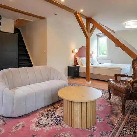 Nomad & Glamping Hotel 3*