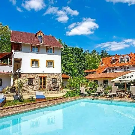 Nomad & Glamping Hotel Noszvaj