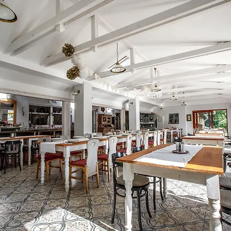 Nomad & Glamping Hotel