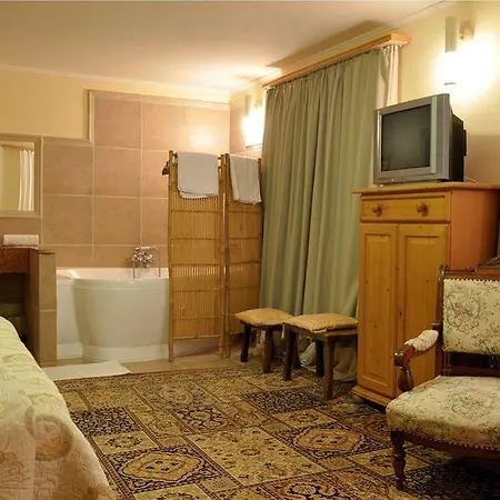 Nomad & Glamping Hotel 3*