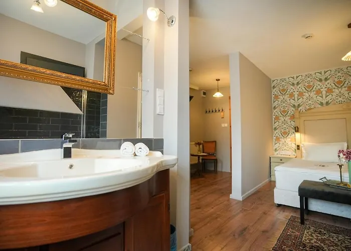 Nomad & Glamping Hotel