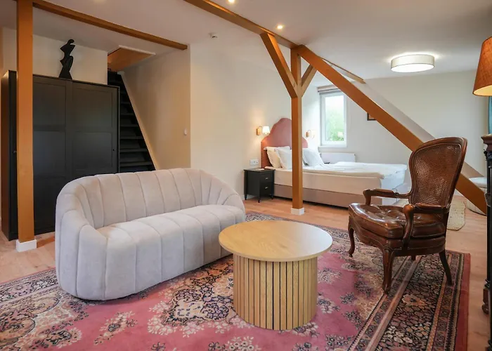 Nomad & Glamping Hotel 3*