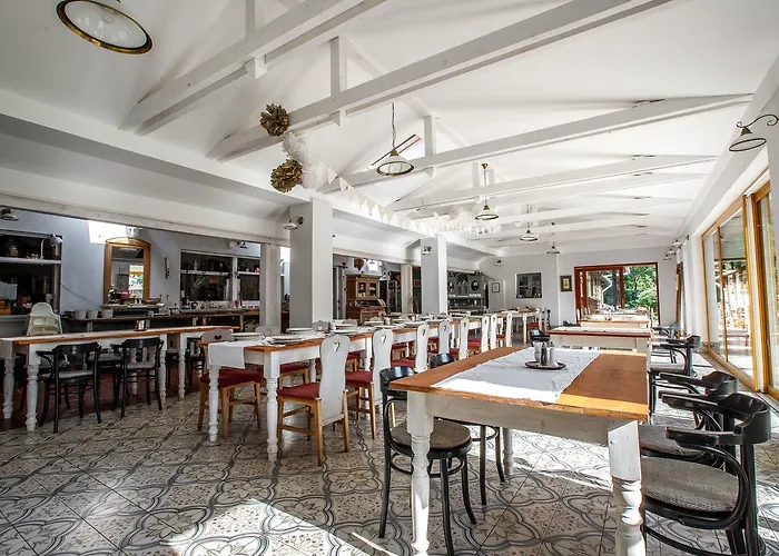 Nomad & Glamping Hotel